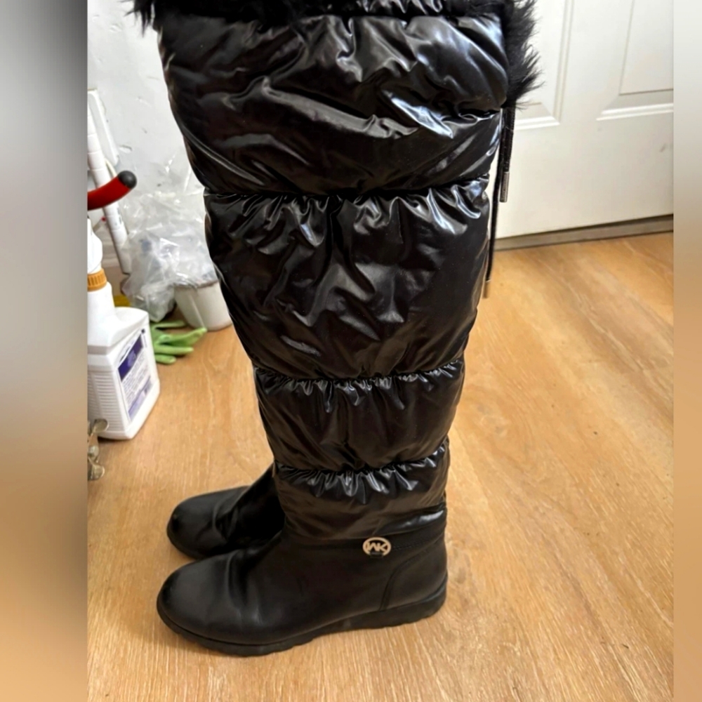 MK "Brandy"Leather Boots w/SilverMK Logo & Supremely Comfortable Inner Material!